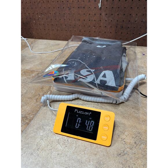 Old Navy Men's NASA Logo T-Shirt – Size M - Picture 4 of 4